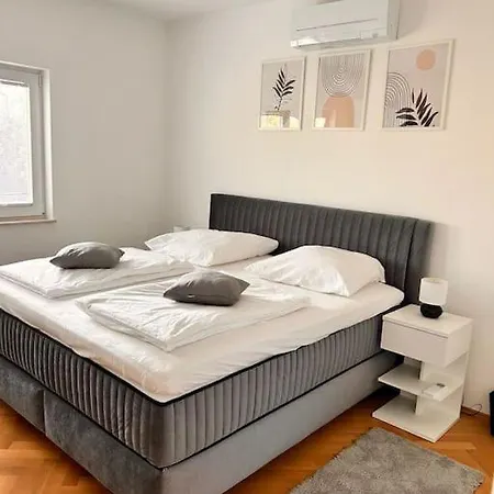 Vali 2 Apartman *
