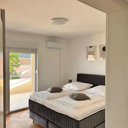 Apartment Vali 2 *