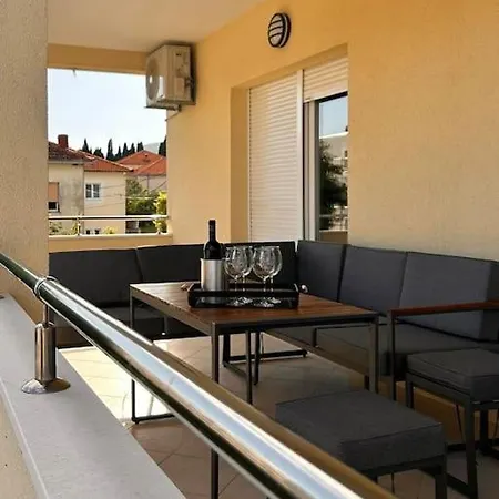 Vali 2 Apartment *