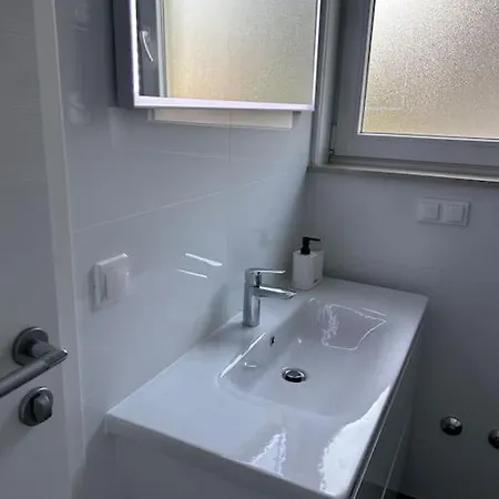 Apartment Vali 2 *